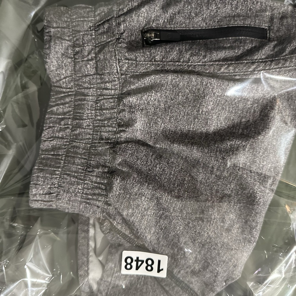Lululemon Tracker Short V 4" Womens 8 Heathered Gray Athletic Running Gym Shorts - Picture 14 of 14